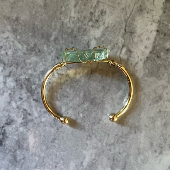 Natural Cut Chunky Wire Wrapped Aventurine Bracelet Gold Hardware - Picture 4 of 4